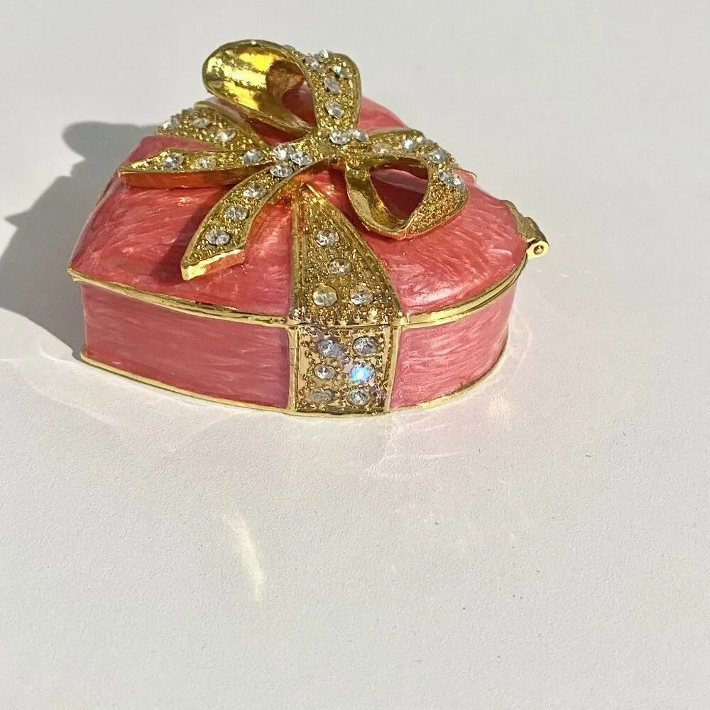 Taylor Avedon Pink Heart Box with Bow